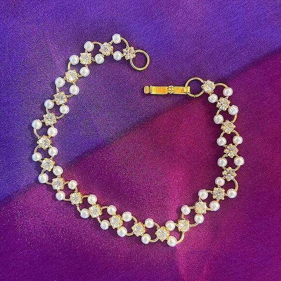 Vintage 90’s Pearl & Rhinestone Bracelet - Picture 2 of 9